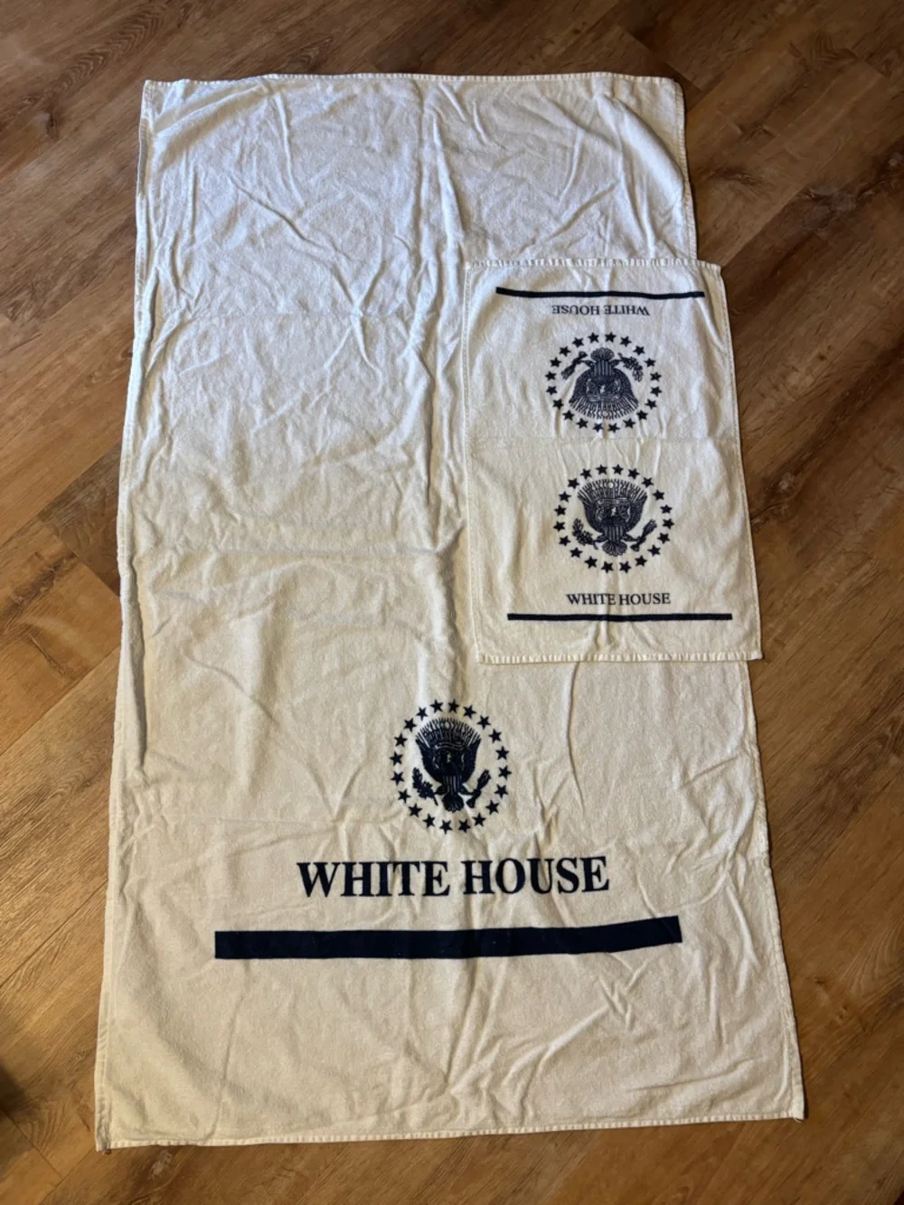 VINTAGE WHITE HOUSE EMBLEM COTTON TOWEL SET